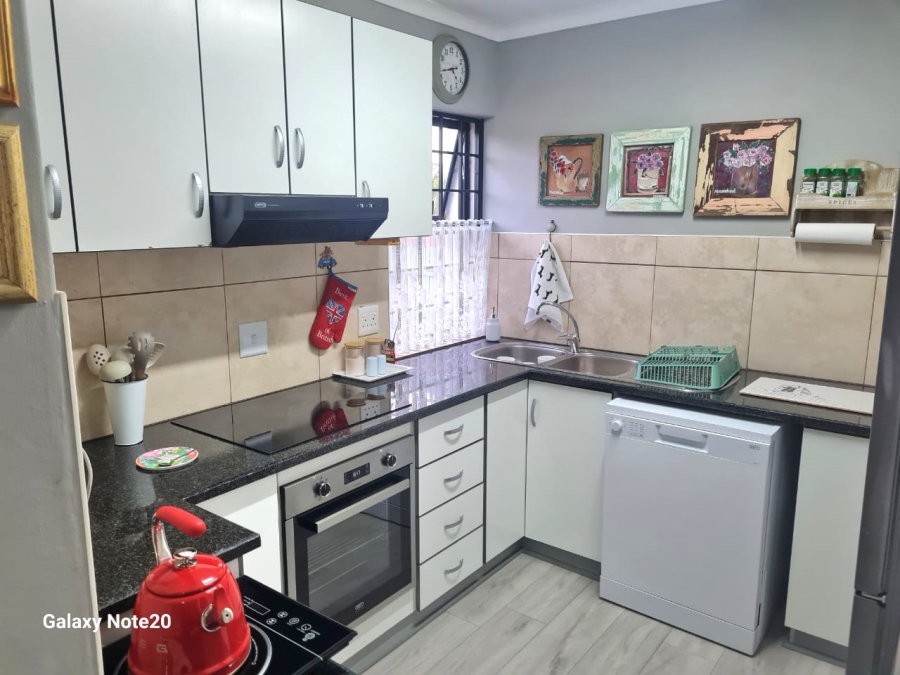 3 Bedroom Property for Sale in Paradise Beach Eastern Cape